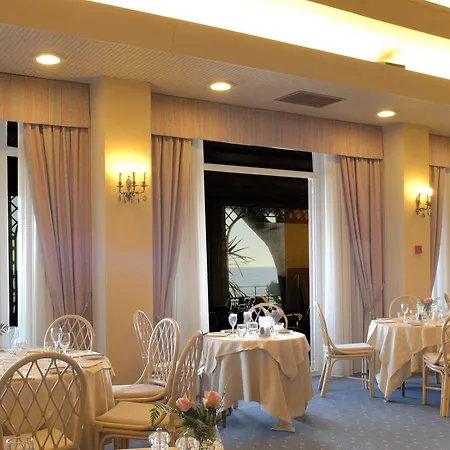 戴安娜大酒店 4* 阿拉西奥