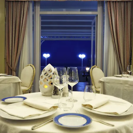 戴安娜大酒店 酒店