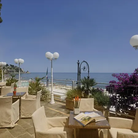 戴安娜大酒店 酒店