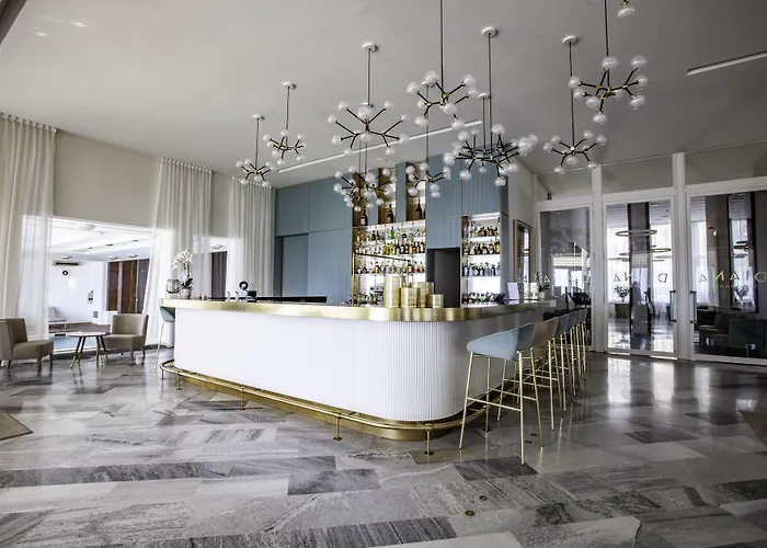 Hotel Diana Grand
